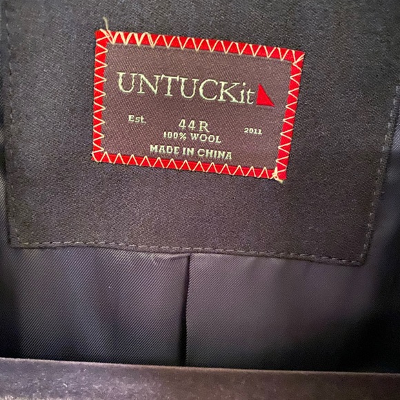 Untuckit Men’s Navy Blazer - Picture 2 of 3